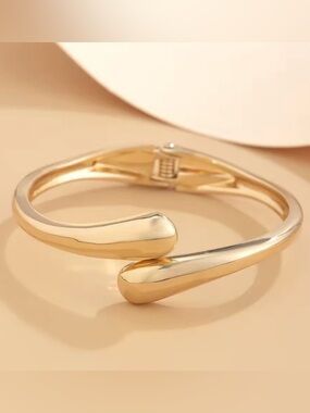Gold Stainless Steel Teardrop Shaped Bangle